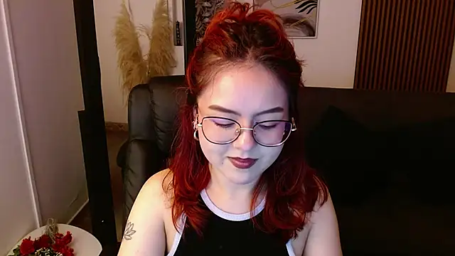 Snapshot of crimson_tati_ chatting on March 2, 7:10 am crimson tati online show from March 2, 7:10 am