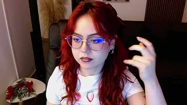 Snapshot of crimson_tati_ chatting on February 22, 12:08 pm crimson tati online show from February 22, 12:08 pm