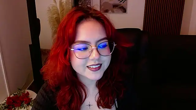 Snapshot of crimson_tati_ chatting on March 5, 5:18 am crimson tati online show from March 5, 5:18 am