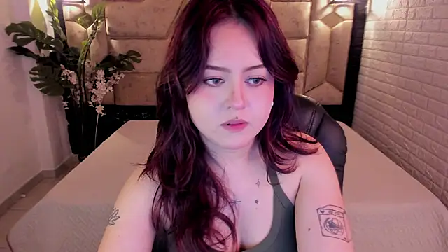 Snapshot of crimson_tati_ chatting on May 16, 4:22 am crimson tati online show from May 16, 4:22 am