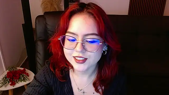 Snapshot of crimson_tati_ chatting on March 6, 6:52 am crimson tati online show from March 6, 6:52 am