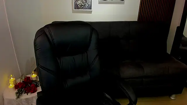 Snapshot of crimson_tati_ chatting on September 27, 3:56 am crimson tati online show from September 27, 3:56 am