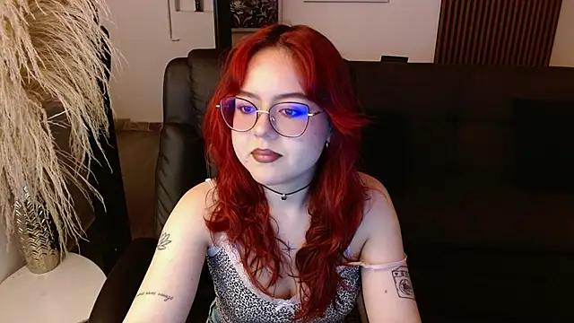 Snapshot of crimson_tati_ chatting on February 8, 5:08 am crimson tati online show from February 8, 5:08 am