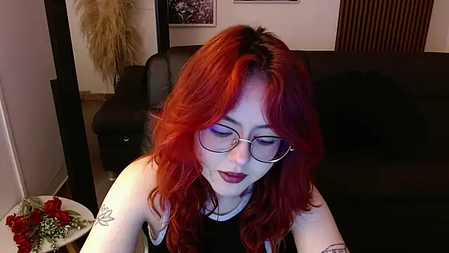 Snapshot of crimson_tati_ chatting on February 21, 5:24 am crimson tati online show from February 21, 5:24 am