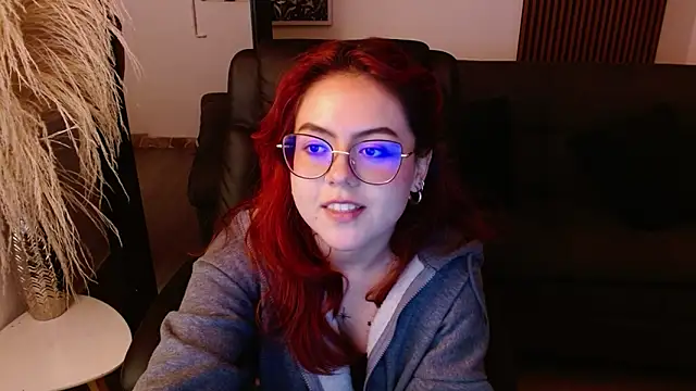 Snapshot of crimson_tati_ chatting on February 11, 8:37 am crimson tati online show from February 11, 8:37 am