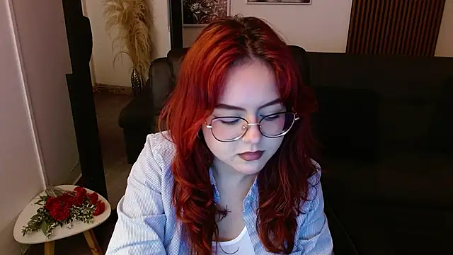 Snapshot of crimson_tati_ chatting on February 15, 6:02 am crimson tati online show from February 15, 6:02 am