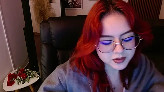 Snapshot of crimson_tati_ chatting on February 25, 6:25 am crimson tati online show from February 25, 6:25 am
