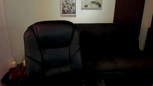 Snapshot of crimson_tati_ chatting on October 31, 4:09 am crimson tati online show from October 31, 4:09 am