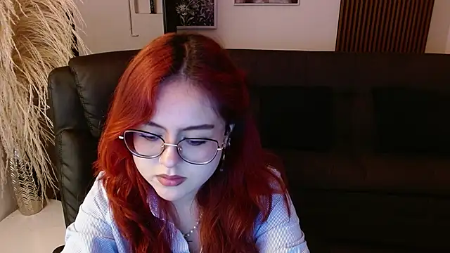 Snapshot of crimson_tati_ chatting on February 12, 7:34 am crimson tati online show from February 12, 7:34 am