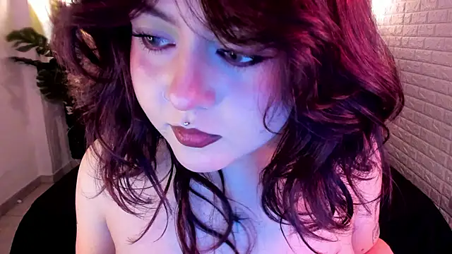 Snapshot of crimson_tati_ chatting on May 10, 5:00 am crimson tati online show from May 10, 5:00 am
