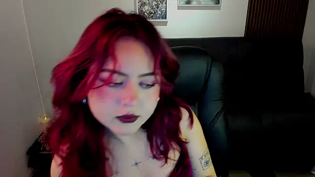 Snapshot of crimson_tati_ chatting on November 5, 3:31 am crimson tati online show from November 5, 3:31 am