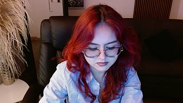 Snapshot of crimson_tati_ chatting on February 12, 4:33 am crimson tati online show from February 12, 4:33 am