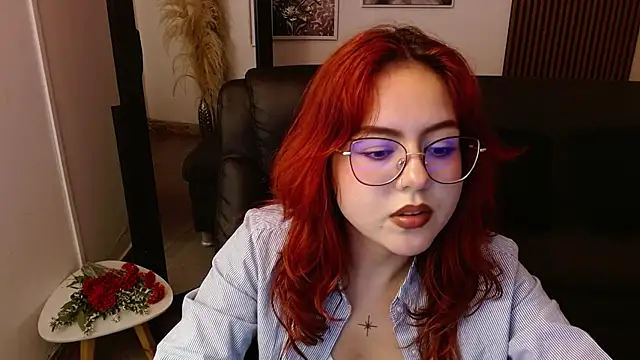 Snapshot of crimson_tati_ chatting on February 15, 9:16 am crimson tati online show from February 15, 9:16 am