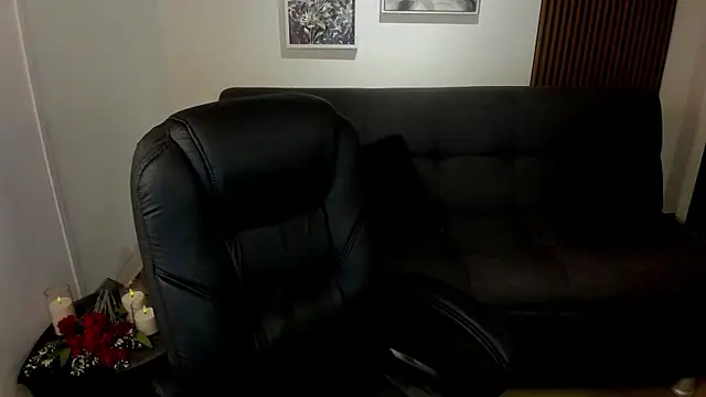 Snapshot of crimson_tati_ chatting on November 19, 4:23 am crimson tati online show from November 19, 4:23 am