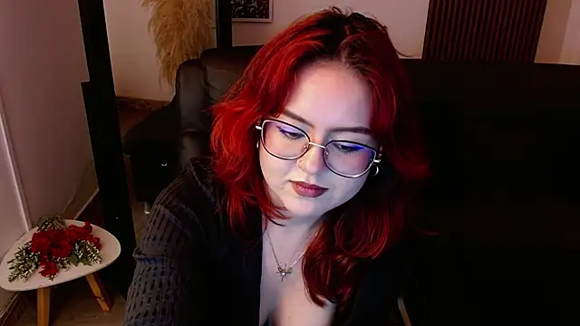 Snapshot of crimson_tati_ chatting on March 6, 10:30 am crimson tati online show from March 6, 10:30 am