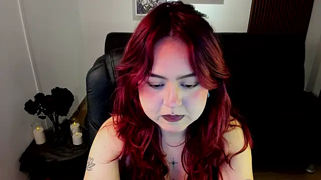 Snapshot of crimson_tati_ chatting on November 18, 4:49 am crimson tati online show from November 18, 4:49 am