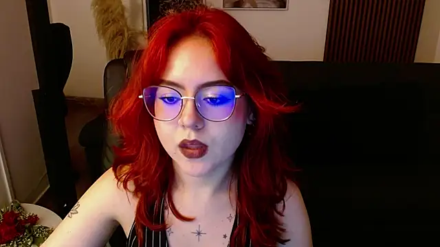 Snapshot of crimson_tati_ chatting on March 14, 10:39 am crimson tati online show from March 14, 10:39 am