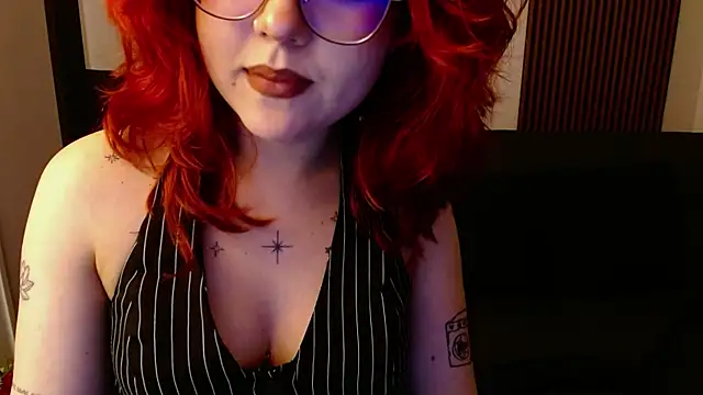 Snapshot of crimson_tati_ chatting on March 15, 4:02 am crimson tati online show from March 15, 4:02 am