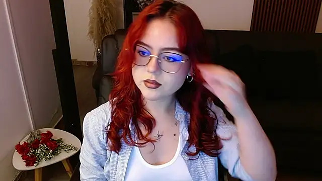 Snapshot of crimson_tati_ chatting on February 23, 1:21 pm crimson tati online show from February 23, 1:21 pm