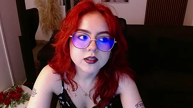 Snapshot of crimson_tati_ chatting on March 12, 4:41 am crimson tati online show from March 12, 4:41 am