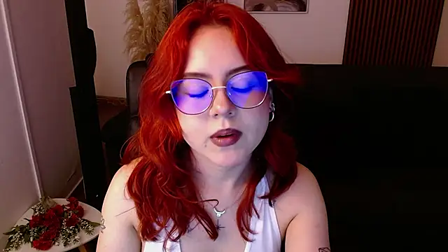 Snapshot of crimson_tati_ chatting on March 22, 4:14 am crimson tati online show from March 22, 4:14 am