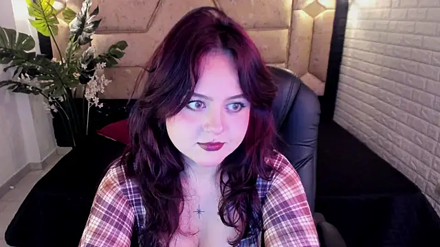 crimson tati  online show from April 23, 5:25 am