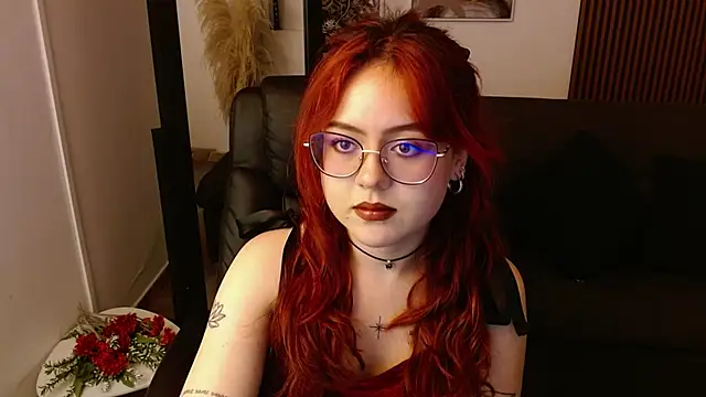 Snapshot of crimson_tati_ chatting on February 19, 8:12 am crimson tati online show from February 19, 8:12 am