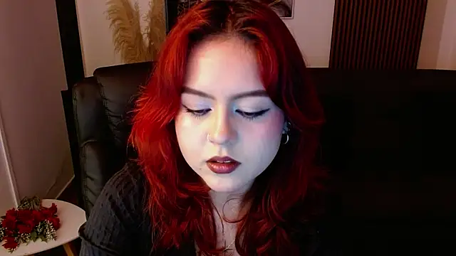 Snapshot of crimson_tati_ chatting on March 6, 3:46 am crimson tati online show from March 6, 3:46 am
