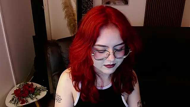 Snapshot of crimson_tati_ chatting on March 8, 8:11 am crimson tati online show from March 8, 8:11 am