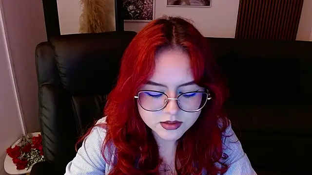 Snapshot of crimson_tati_ chatting on February 23, 4:24 pm crimson tati online show from February 23, 4:24 pm