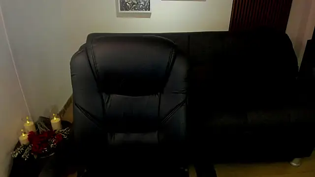 Snapshot of crimson_tati_ chatting on October 24, 3:49 am crimson tati online show from October 24, 3:49 am