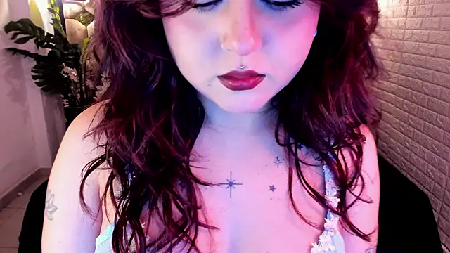 Snapshot of crimson_tati_ chatting on May 13, 4:41 am crimson tati online show from May 13, 4:41 am