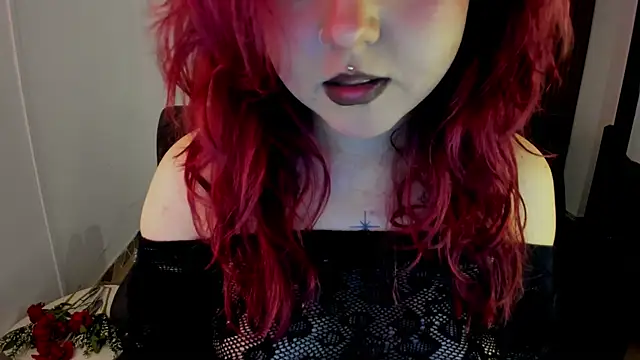Snapshot of crimson_tati_ chatting on September 24, 6:42 am crimson tati online show from September 24, 6:42 am