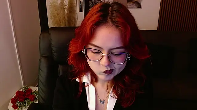 Snapshot of crimson_tati_ chatting on March 4, 5:00 am crimson tati online show from March 4, 5:00 am