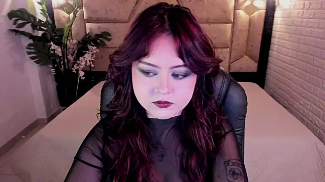Snapshot of crimson_tati_ chatting on May 15, 4:54 am crimson tati online show from May 15, 4:54 am
