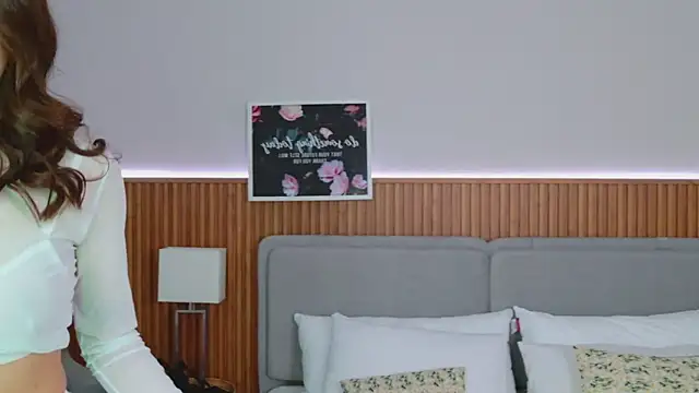 RihannaRose online show from November 18, 5:05 pm