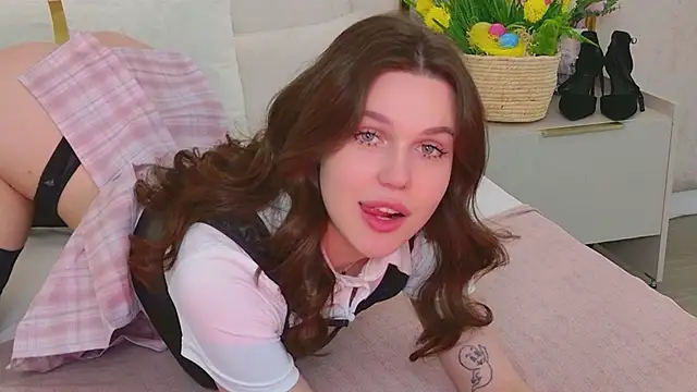 RihannaRose online show from April 9, 4:46 pm