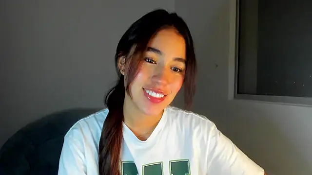 Snapshot of AriaMontgomery chatting on March 15, 4:02 am AriaMontgomery online show from March 15, 4:02 am