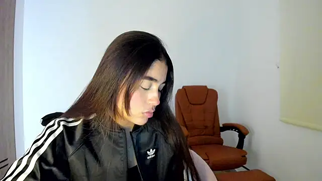 Snapshot of AriaMontgomery chatting on February 25, 5:41 am AriaMontgomery online show from February 25, 5:41 am