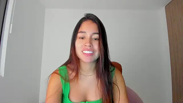 Snapshot of AriaMontgomery chatting on October 10, 12:55 am AriaMontgomery online show from October 10, 12:55 am