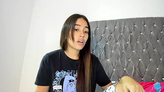 Snapshot of AriaMontgomery chatting on January 25, 11:34 am AriaMontgomery online show from January 25, 11:34 am