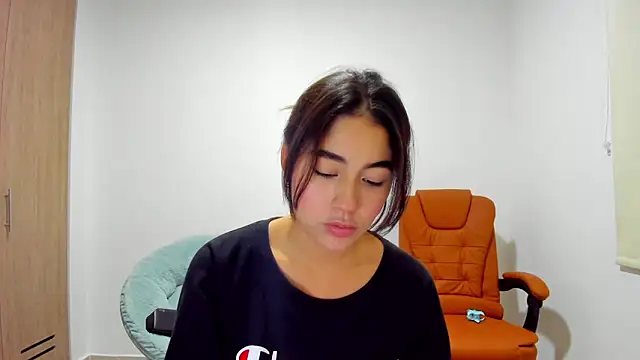 Snapshot of AriaMontgomery chatting on February 24, 5:00 am AriaMontgomery online show from February 24, 5:00 am