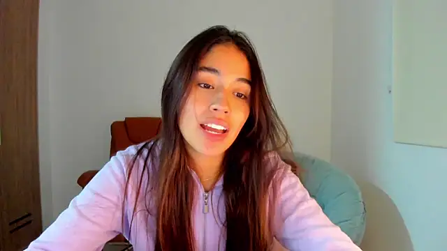 Snapshot of AriaMontgomery chatting on March 11, 12:11 am AriaMontgomery online show from March 11, 12:11 am