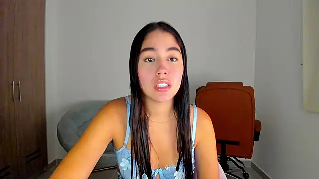 Snapshot of AriaMontgomery chatting on March 3, 11:35 pm AriaMontgomery online show from March 3, 11:35 pm