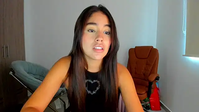 Snapshot of AriaMontgomery chatting on March 6, 2:51 pm AriaMontgomery online show from March 6, 2:51 pm