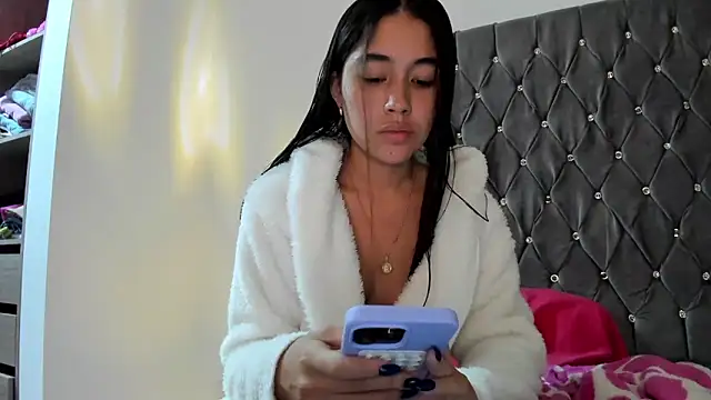 Snapshot of AriaMontgomery chatting on January 14, 4:04 am AriaMontgomery online show from January 14, 4:04 am