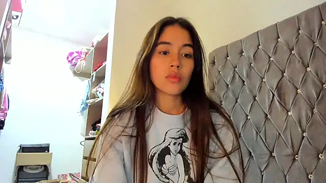 Snapshot of AriaMontgomery chatting on January 13, 9:08 am AriaMontgomery online show from January 13, 9:08 am