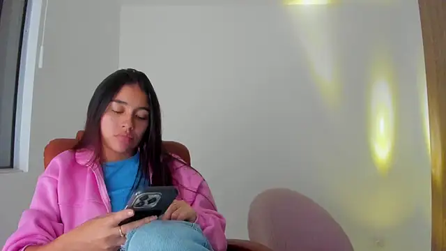 Snapshot of AriaMontgomery chatting on October 9, 4:13 am AriaMontgomery online show from October 9, 4:13 am