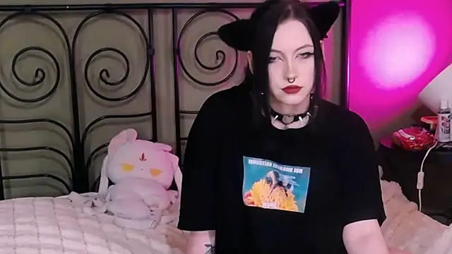 Snapshot of BlackyTea chatting on November 2, 9:25 am BlackyTea online show from November 2, 9:25 am