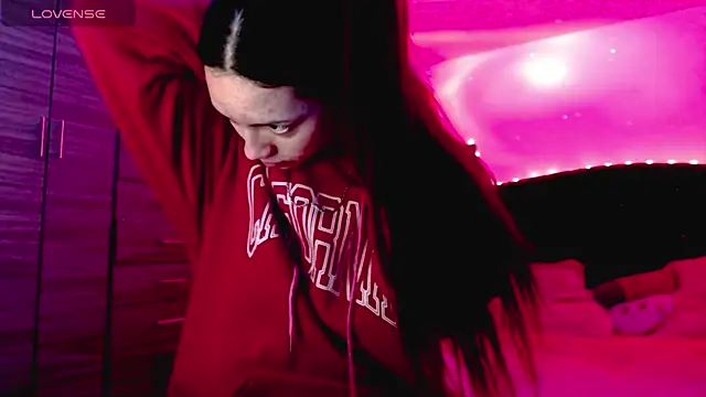 Snapshot of holy_juli chatting on November 3, 4:07 am holy juli online show from November 3, 4:07 am